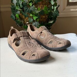 Earth Origins Tan Athletic Fisherman Shoes Size 11 M